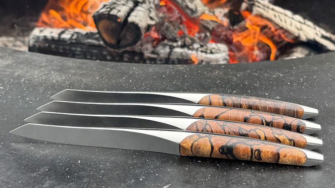 The steak knife set Special Edition fits perfectly with BBQs